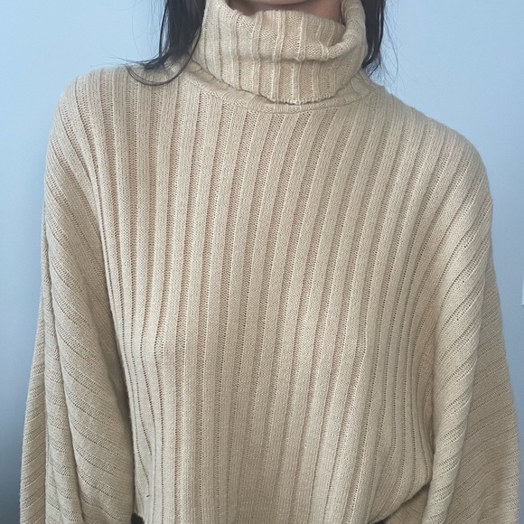 turtleneck flowy cropped sweater with balloon sleeves - Picture 3 of 7